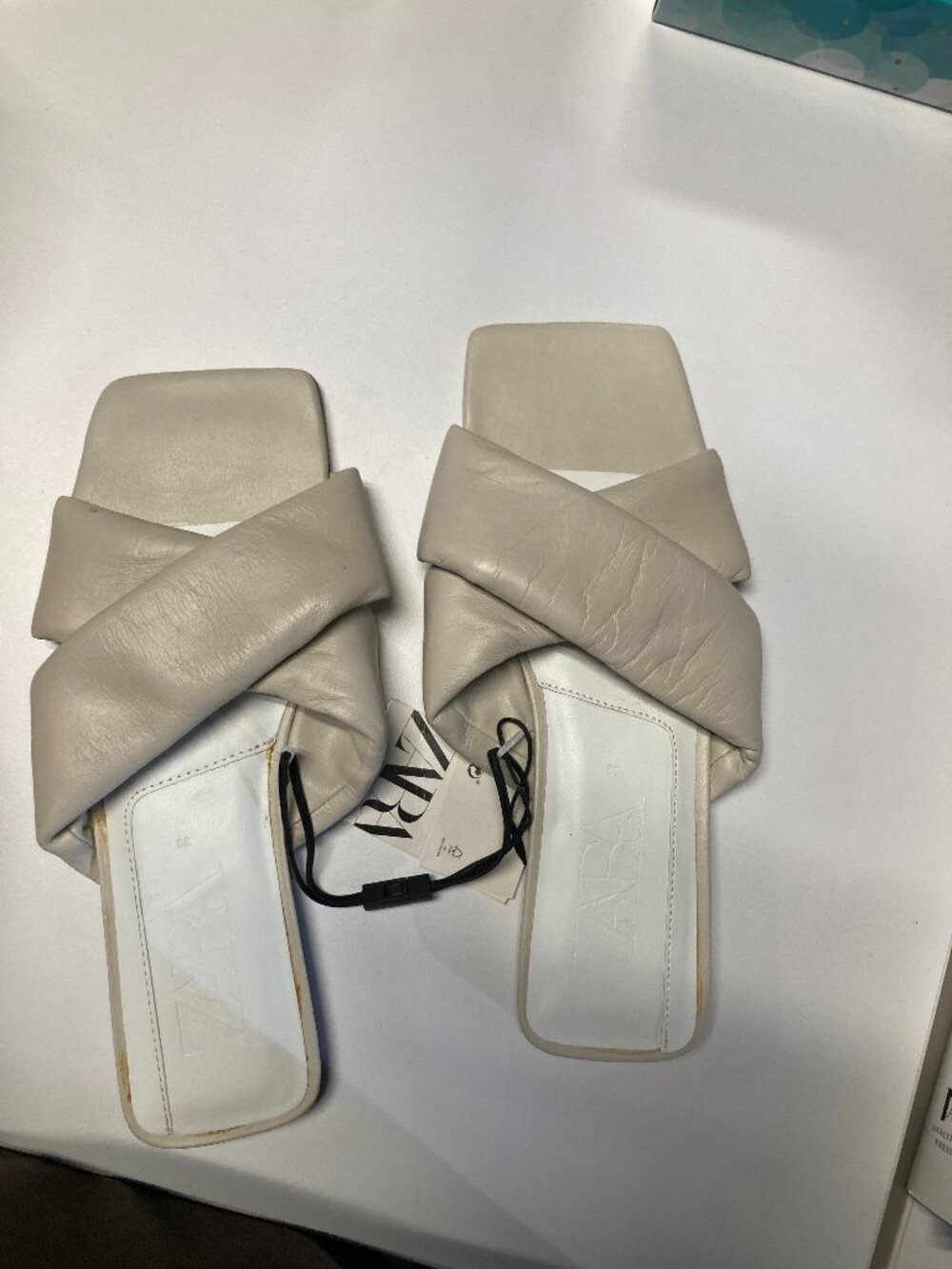 Brand New Zara cream genuine leather sandals US8.5 EU39